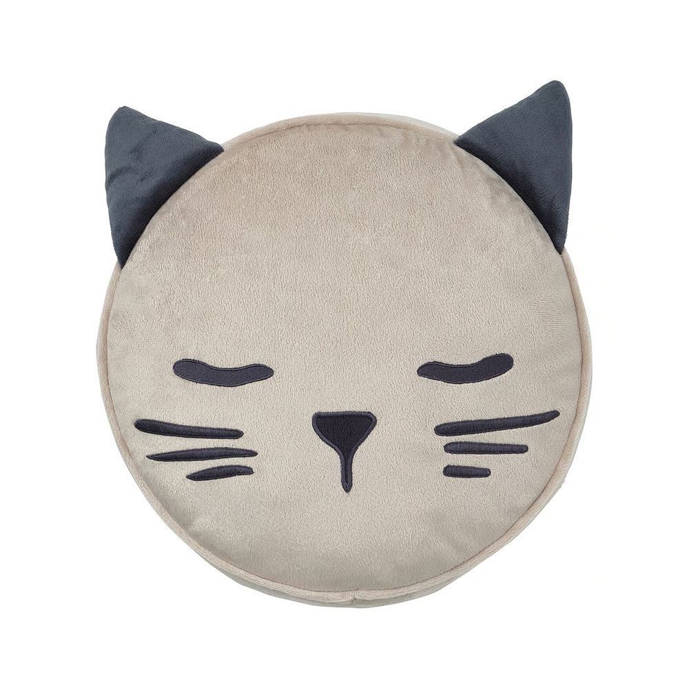 Este gato dormido esconde un bolsillo secreto en el que puedes guardar el pijama y lleva un relleno mullido de poliéster reciclado. 